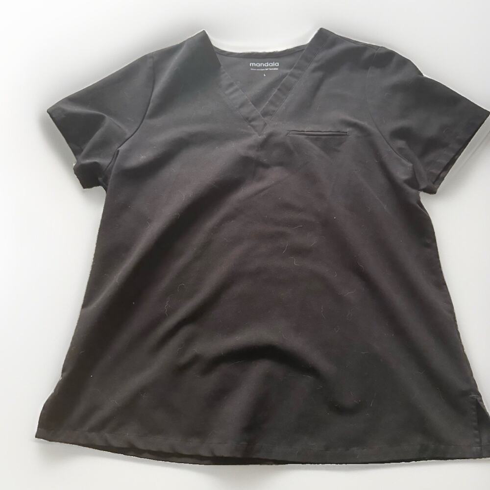 mandala Women's Black Solid V-Neck Short Sleeve Medical Scrub Top Size L